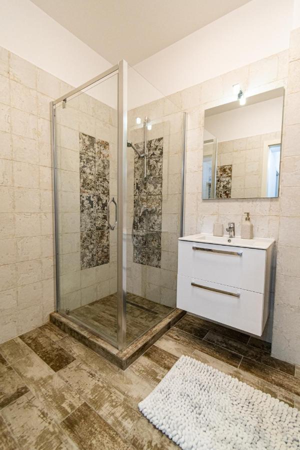 Lighthouse Central Apt With Unique Views Of The Fortress, Free Parking, 5 Min By Car From The Old Town Apartment Brasov Bagian luar foto