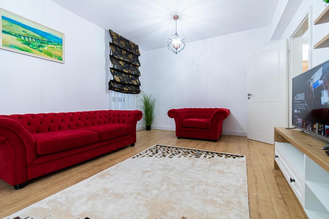 Lighthouse Central Apt With Unique Views Of The Fortress, Free Parking, 5 Min By Car From The Old Town Apartment Brasov Bagian luar foto
