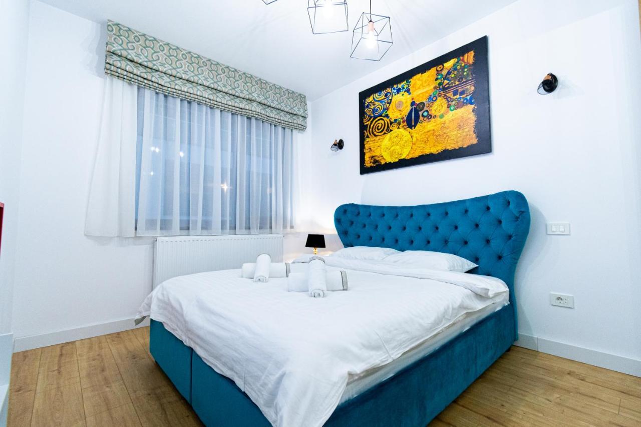 Lighthouse Central Apt With Unique Views Of The Fortress, Free Parking, 5 Min By Car From The Old Town Apartment Brasov Bagian luar foto